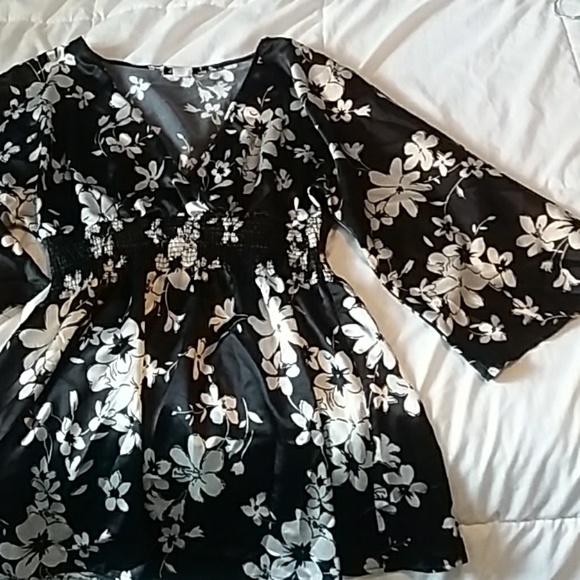 Silk flower blouse - Picture 3 of 5